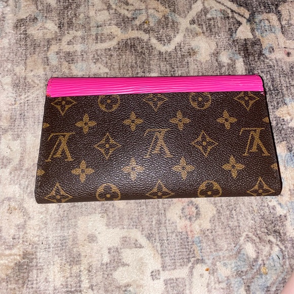 Authentic Louis Vuitton wallet - Picture 2 of 4